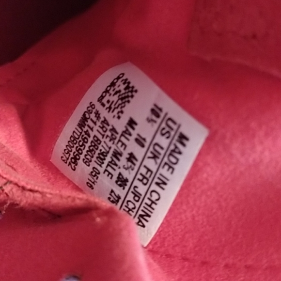 Red Adidas suede hightops - Picture 3 of 9